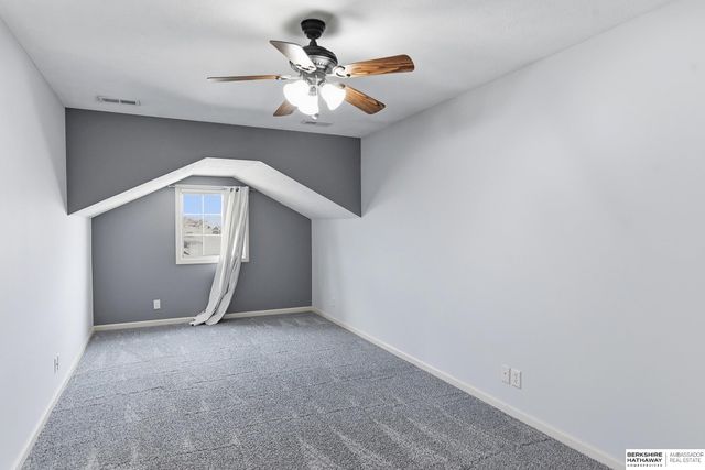 615 S 196th Avenue, Elkhorn, NE 68022