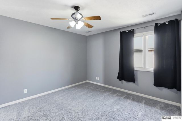 615 S 196th Avenue, Elkhorn, NE 68022