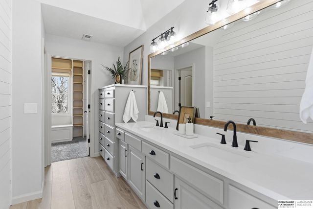 615 S 196th Avenue, Elkhorn, NE 68022