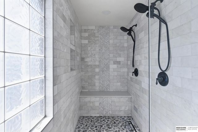 615 S 196th Avenue, Elkhorn, NE 68022