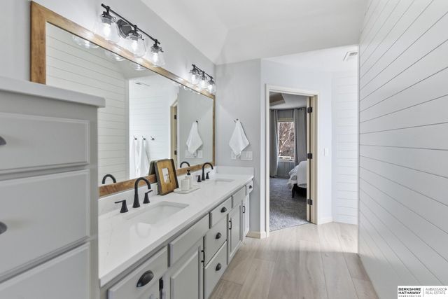 615 S 196th Avenue, Elkhorn, NE 68022