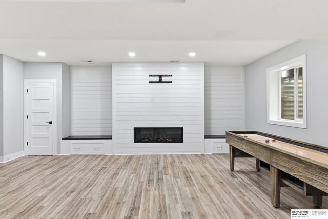 615 S 196th Avenue, Elkhorn, NE 68022