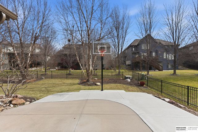 615 S 196th Avenue, Elkhorn, NE 68022