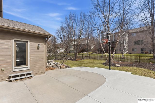 615 S 196th Avenue, Elkhorn, NE 68022