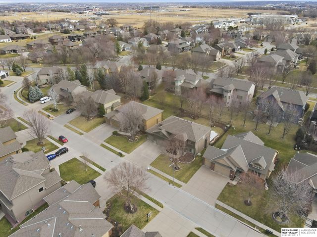 615 S 196th Avenue, Elkhorn, NE 68022