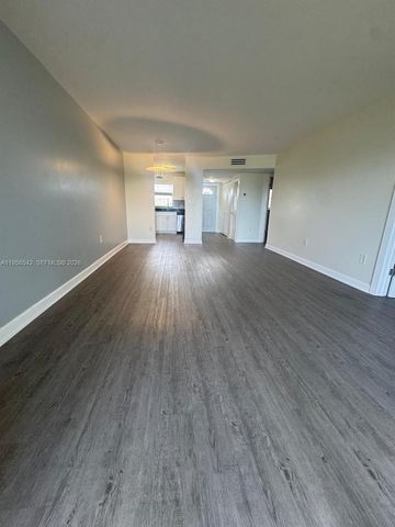 8600 Sunrise Lakes Blvd 303, Sunrise, FL 33322