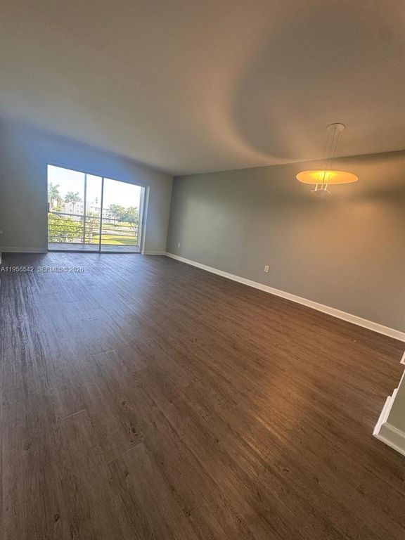 8600 Sunrise Lakes Blvd 303, Sunrise, FL 33322