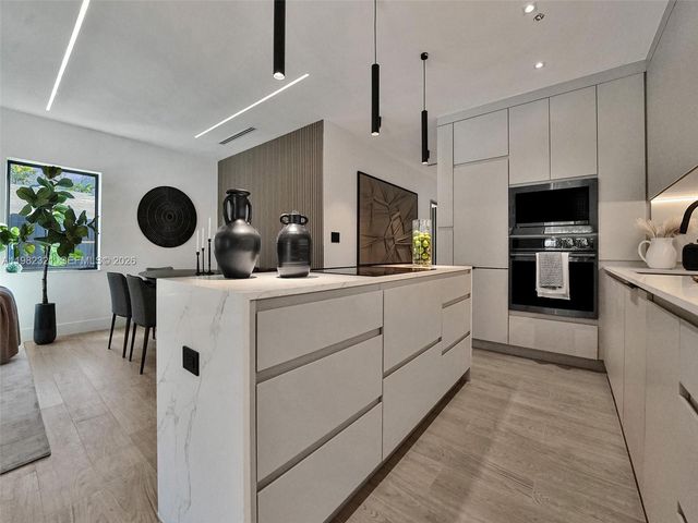 2066 NE 174th St ., North Miami Beach, FL 33162