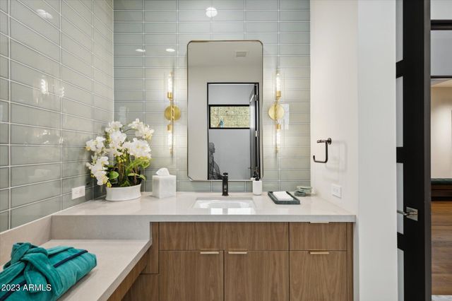 5031 N ASCENT Drive, Scottsdale, AZ 85251