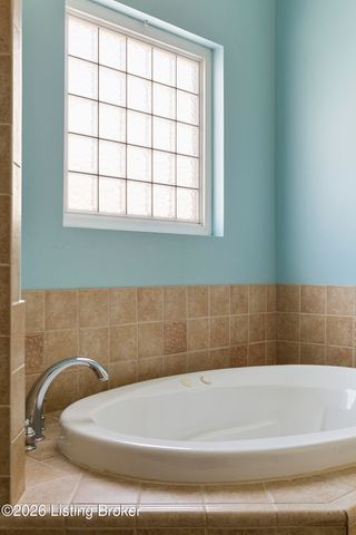 9609 Applewood Ct, Crestwood, KY 40014