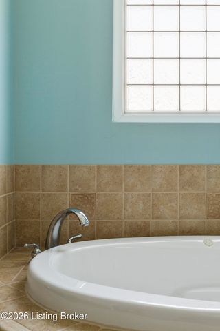 9609 Applewood Ct, Crestwood, KY 40014