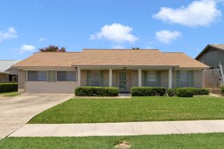 2103 Bordeaux Drive, Carrollton, TX 75007
