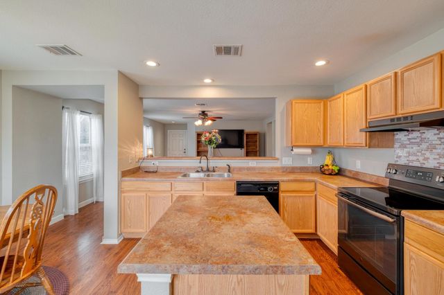 4302 Kings Canyon DR, Taylor, TX 76574