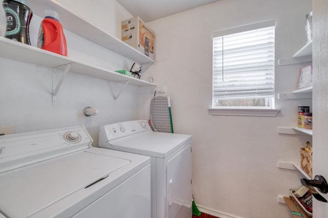 4302 Kings Canyon DR, Taylor, TX 76574