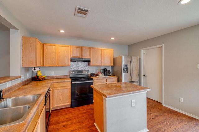 4302 Kings Canyon DR, Taylor, TX 76574