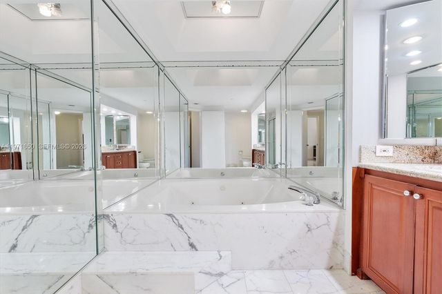 20191 E Country Club Dr 510, Aventura, FL 33180