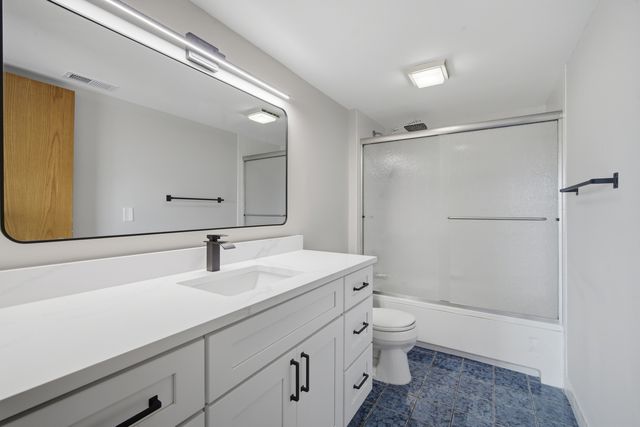 700 Graceland Avenue 708, Des Plaines, IL 60016