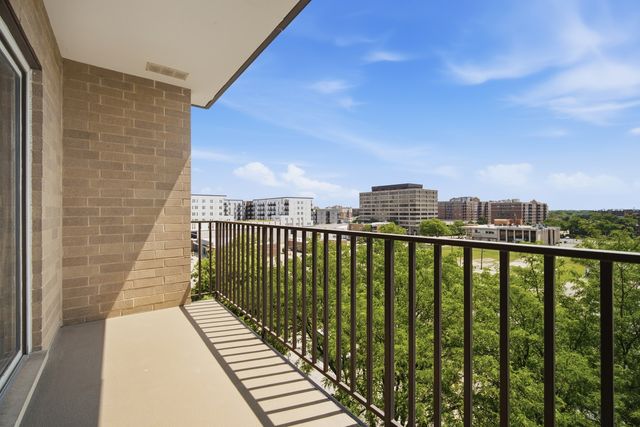 700 Graceland Avenue 708, Des Plaines, IL 60016