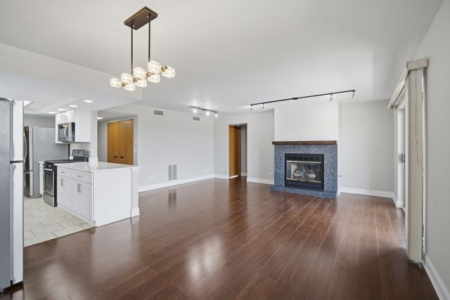 700 Graceland Avenue 708, Des Plaines, IL 60016