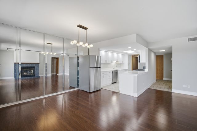 700 Graceland Avenue 708, Des Plaines, IL 60016