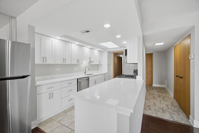 700 Graceland Avenue 708, Des Plaines, IL 60016