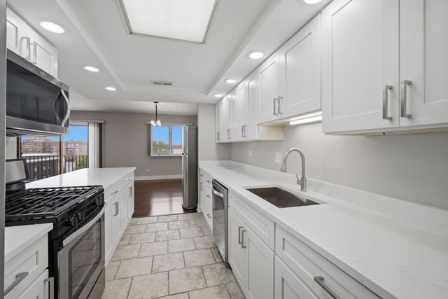 700 Graceland Avenue 708, Des Plaines, IL 60016