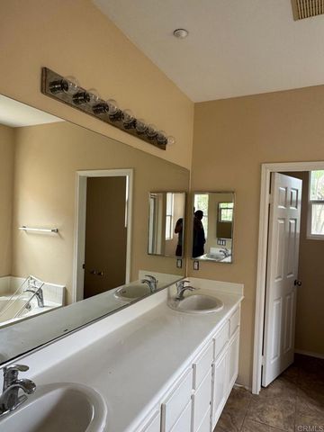 7885 Via Montebello 6, San Diego, CA 92129
