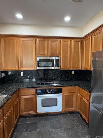 7885 Via Montebello 6, San Diego, CA 92129