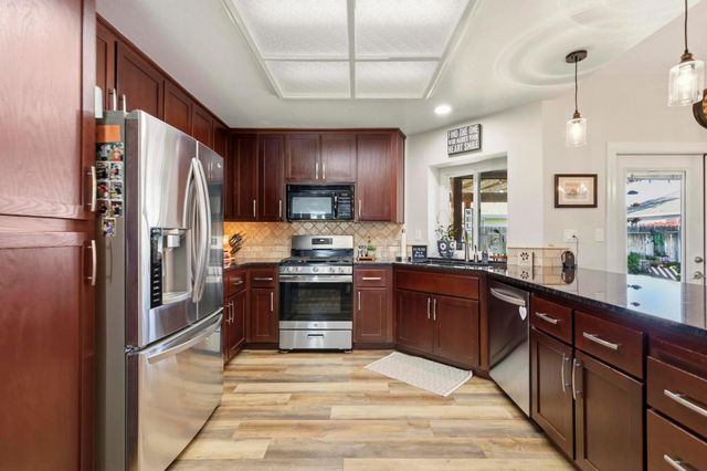 212 SW Country Club Dr, Colusa, CA 95932