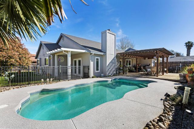 212 SW Country Club Dr, Colusa, CA 95932