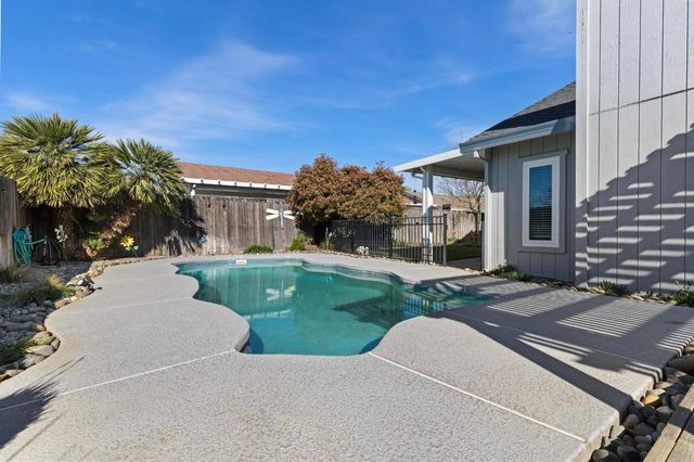 212 SW Country Club Dr, Colusa, CA 95932