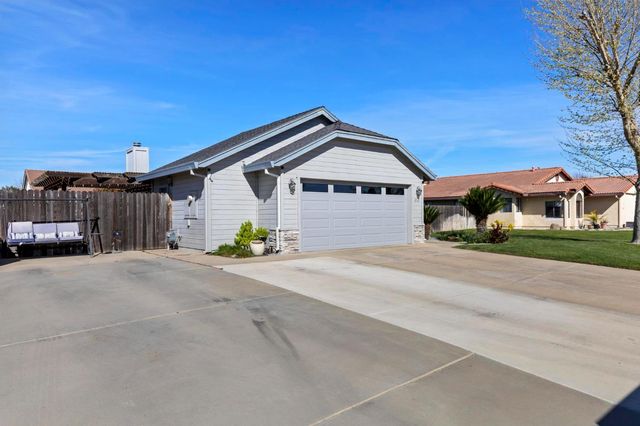 212 SW Country Club Dr, Colusa, CA 95932