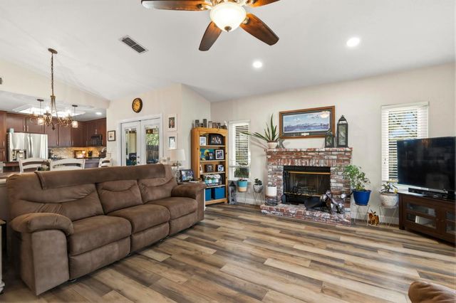 212 SW Country Club Dr, Colusa, CA 95932