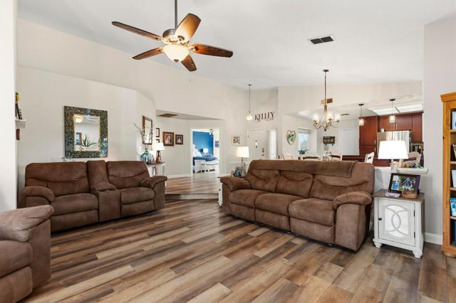 212 SW Country Club Dr, Colusa, CA 95932