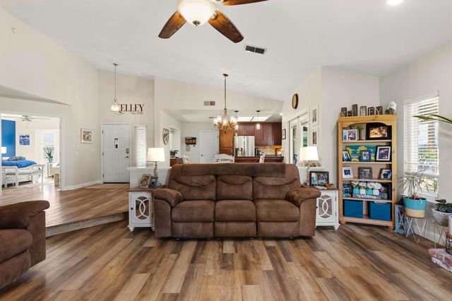 212 SW Country Club Dr, Colusa, CA 95932