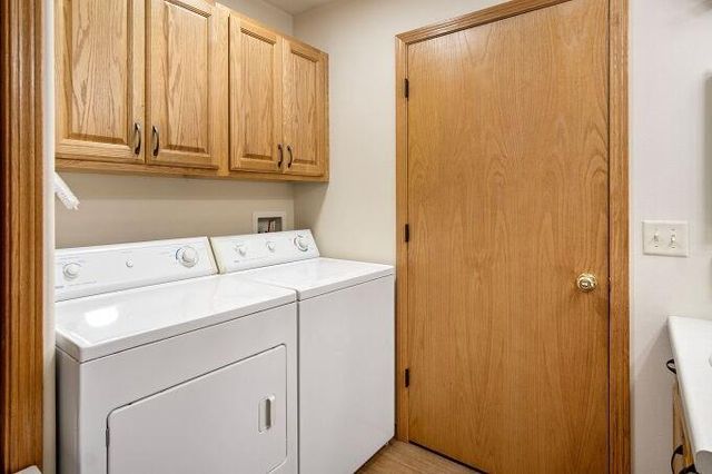 3330 S Robin Meadows Lane, Eau Claire, WI 54701