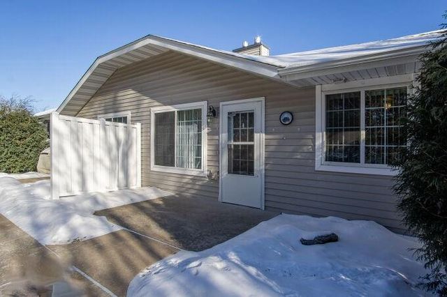 3330 S Robin Meadows Lane, Eau Claire, WI 54701