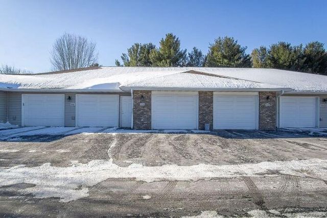 3330 S Robin Meadows Lane, Eau Claire, WI 54701