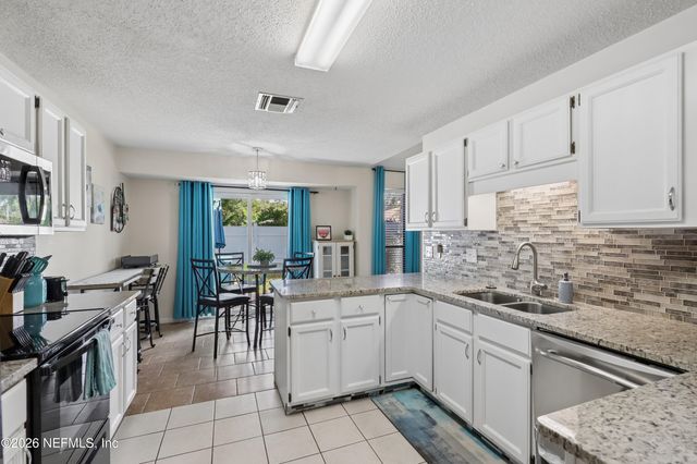 7826 ALLSPICE Circle E, Jacksonville, FL 32244