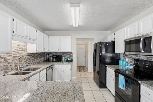 7826 ALLSPICE Circle E, Jacksonville, FL 32244