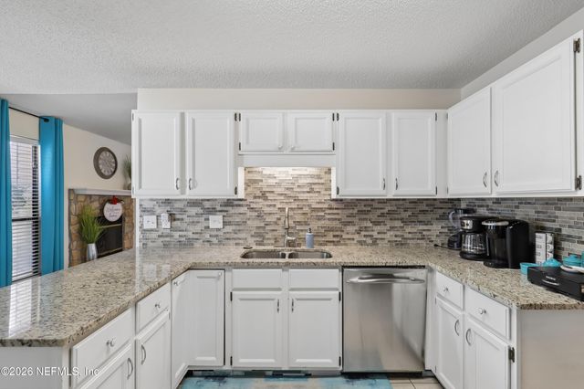 7826 ALLSPICE Circle E, Jacksonville, FL 32244