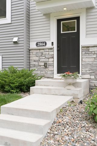2864 Lexington Place N, Roseville, MN 55113