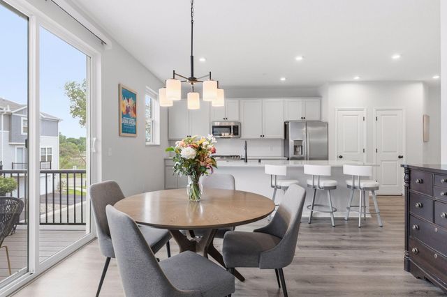 2864 Lexington Place N, Roseville, MN 55113