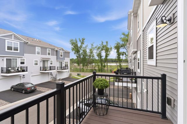 2864 Lexington Place N, Roseville, MN 55113