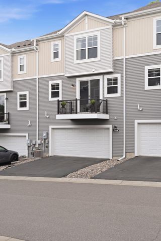 2864 Lexington Place N, Roseville, MN 55113