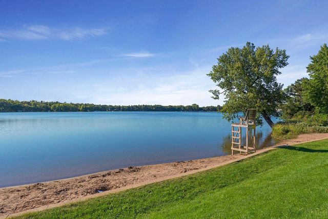 2864 Lexington Place N, Roseville, MN 55113