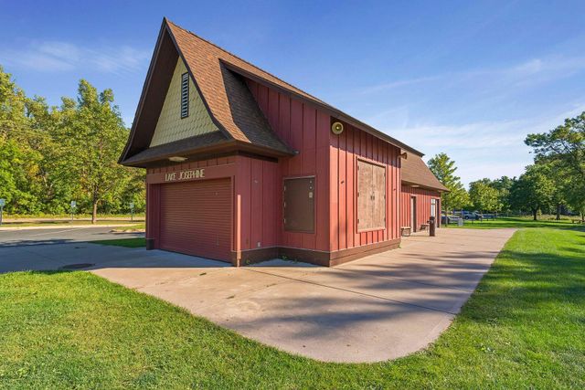 2864 Lexington Place N, Roseville, MN 55113