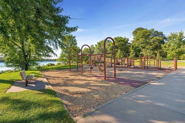 2864 Lexington Place N, Roseville, MN 55113