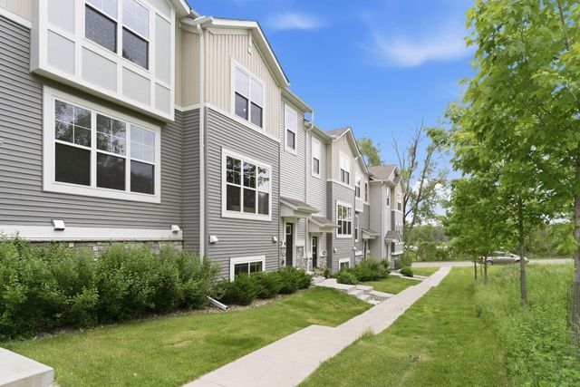 2864 Lexington Place N, Roseville, MN 55113