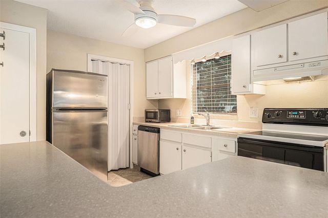 11200 102ND AVENUE 16, Seminole, FL 33778